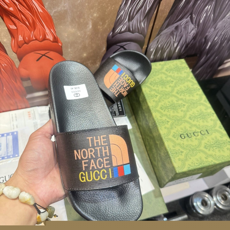 G*u*i slippers
